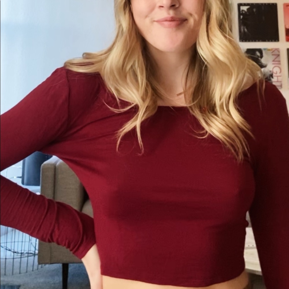 Maroon scoop neck long-sleeve crop top